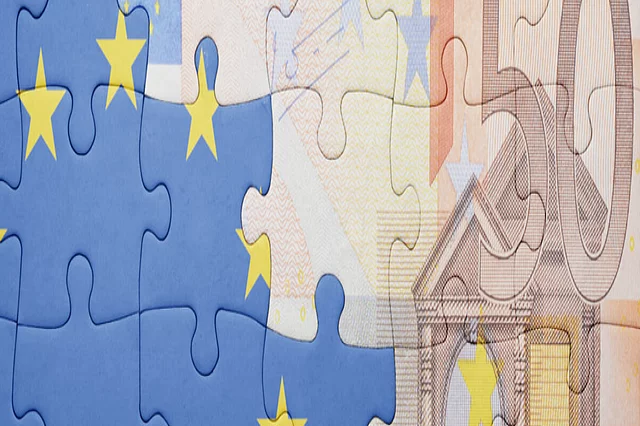 A puzzle depicting an EU flag and a 50 Euro note.