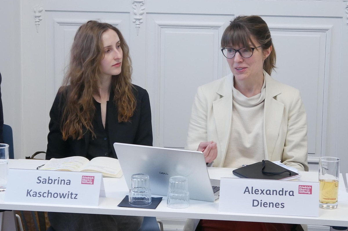 Study authors Alexandra Dienes and Sabrina Kaschowitz during the roundtable discussion.