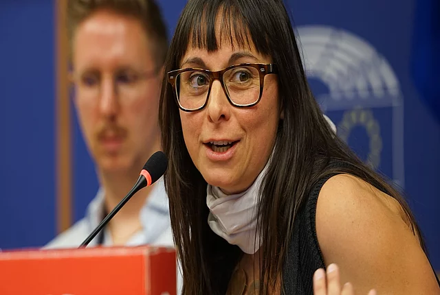 Study author Cecilia Rikap speaks into a microphone