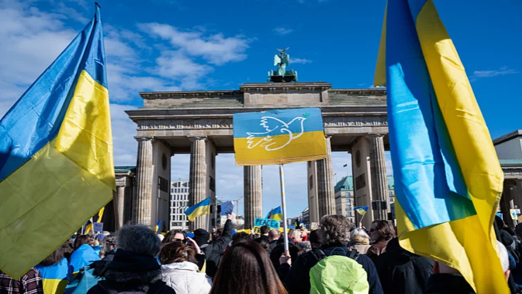 Ukrainian flag in front of the Brandenburg Gate in Berlin