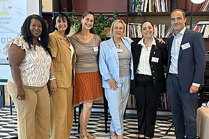 Representatives of the consortium with Eduardo Fernandez-Zincke (r) and Oshra Yosef Friedmanat (l) at the Legal Conference.