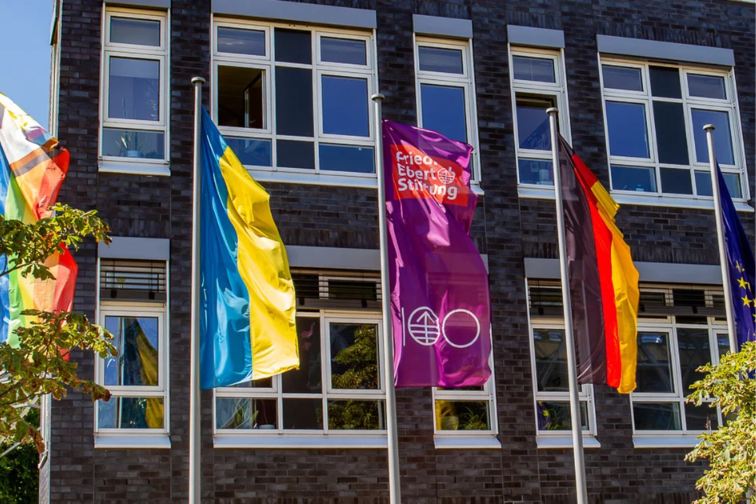 Flags representing FES, Ukraine, Germany, the EU and the LGBTQ+ community in front of the FES HQ